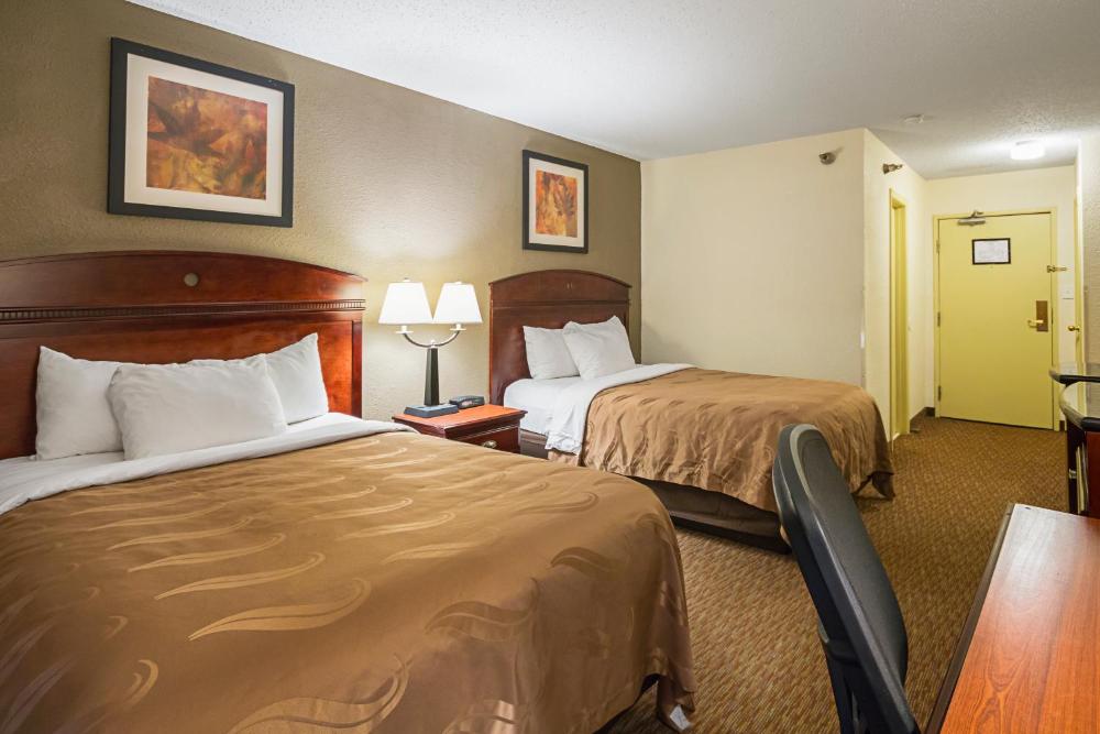 Double Room with Two Double Beds - Accessible/Smoking interior